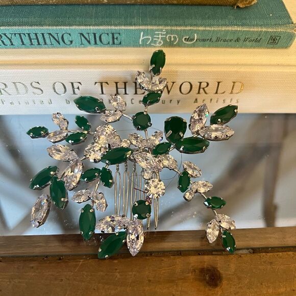 Stunning Ellee Couture emerald green crystal bridal promo hair comb.